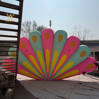 Paon gonflable coloré de conception industrielle pour la décoration d'expositions d'art, de galeries et d'événements, oiseaux gonflables pour festivals de musique