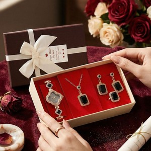 Set di Gioielli di Lusso Magic Box per Donne: Bracciale, Collana, Orecchini, Anello e Orologio Placcati in Oro, Regalo per <span class=keywords><strong>San</strong></span> <span class=keywords><strong>Valentino</strong></span> - Product Image 4