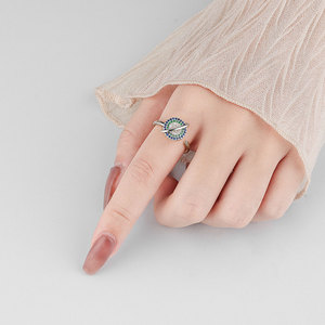 Anillo Abierto Giratorio Antiestrés para Mujer, Chapado en Oro sobre Cobre, con Circonitas Cúbicas de Colores y Diseño de Planeta - Product Image 3