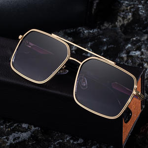 แว่นกันแดดทรงสี่เหลี่ยมหรูหราสำหรับผู้ชาย ป้องกันรังสียูวี 400 กรอบพลาสติกและโลหะ สีดำ สำหรับขับรถกลางแจ้ง - Product Image 4