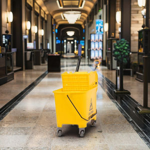 Chariots <span class=keywords><strong>de</strong></span> nettoyage <span class=keywords><strong>en</strong></span> plastique léger pour hôpital <span class=keywords><strong>de</strong></span> 20L Jaune Autres fournitures <span class=keywords><strong>de</strong></span> conciergerie Chariots d'équipement <span class=keywords><strong>de</strong></span> nettoyage - Product Image 4