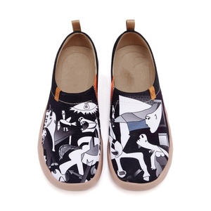 أحذية نسائية مسطحة مخصصة بتصميم مطبوع لجميع المواسم، أحذية قماشية عصرية للسيدات، أحذية سهلة الارتداء من مادة EVA، تصميم زهري بصباغة التاي داي - Product Image 2