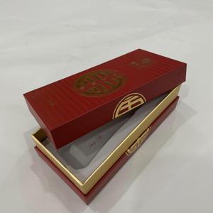 Scatola di imballaggio in cartone rigido regalo di lusso lucido personalizzato con Logo per anziani in rilievo - Product Image 6