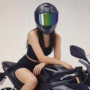 Casques de <span class=keywords><strong>moto</strong></span> haut de gamme de style course, résistants aux UV, entièrement noirs, pour hommes et femmes, universels, nouveauté 2025, vente chaude - Product Image 5