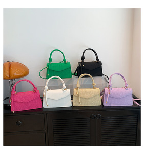 กระเป๋าผู้หญิงดีไซน์เฉพาะตัว รุ่นใหม่ สไตล์หรูหรา แฟชั่นทันสมัย สะพายไหล่เดียว ทรงสี่เหลี่ยมเล็ก - Product Image 1