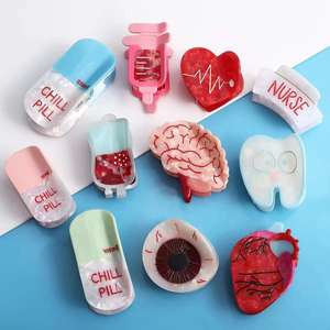 Pinza de Pelo con Diseño Innovador, Pasador de Pelo Acrílico para Enfermeras, Se Coloca en la Parte Posterior de la Cabeza de la Mujer - Product Image 1