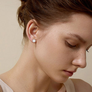 Boucles <span class=keywords><strong>d</strong></span>'oreilles clous en argent 925, style vintage, perles <span class=keywords><strong>de</strong></span> <span class=keywords><strong>culture</strong></span> <span class=keywords><strong>d</strong></span>'eau douce naturelles blanches rondes <span class=keywords><strong>de</strong></span> 5,5 à 6 mm, halo, pour femmes - Product Image 3