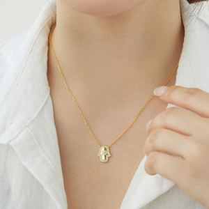 Collar con Colgante de Amuleto en Forma de Ojo Azul, Diseño Hamsa, en Plata de Ley 925 con Baño de Rodio y Oro, con Circonita 5A, de Dylam Delicate - Product Image 2