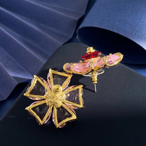 Boucles d'oreilles clous en argent sterling 925 plaqué or, fleur, perle d'eau douce, cristal, zircon, romantiques, élégantes, hypoallergéniques, pour mariage - Product Image 6