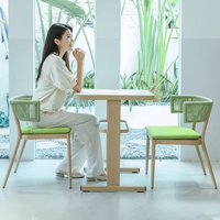 Ensemble de chaises longues en rotin, style minimaliste moderne et luxueux, idéal pour Instagram, avec structure en aluminium mobile, pour balcon et bistro