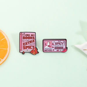 SPICY Book Club 珐琅别针 我喜欢我的书 很辣的阅读幽默胸针 背包胸针饰品批发 - Product Image 2