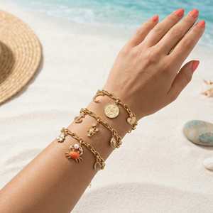 Bracelet <span class=keywords><strong>à</strong></span> breloques plaqué or tendance EDGE avec breloques émaillées en forme de <span class=keywords><strong>crabe</strong></span> orange, fleur et <span class=keywords><strong>fer</strong></span> <span class=keywords><strong>à</strong></span> <span class=keywords><strong>cheval</strong></span> – Bijoux tendance pour femme - Product Image 3