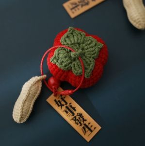 Good Things Happen Colgante tejido a mano cuadrado Caqui Paquete fino Colgante Lana Crochet Adornos colgantes Terminado en stock - Product Image 2