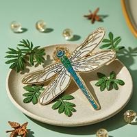 Broches en métal moulé en forme d'insecte en cristal pour mini animaux 3D personnalisés Épingles en émail tendance OEM avec strass Artisanat en métal