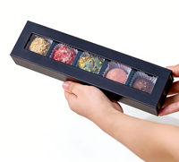 Boîte d'emballage magnétique noire recyclable pour chocolats, desserts, macarons, sushis, aliments, avec fenêtre en PVC et fermeture magnétique gaufrée