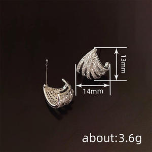 Orecchini a forma di piuma placcati in oro con strass di cristallo per le donne, gioielli classici alla moda per feste - Product Image 6