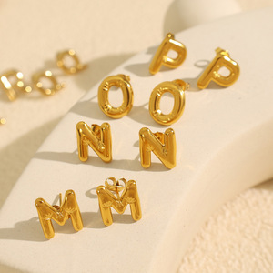 Pendientes de Moda con Letras del Alfabeto, 26 Letras, Aleación de Zinc Dorada, Unisex, Joyería para Regalo - Product Image 3