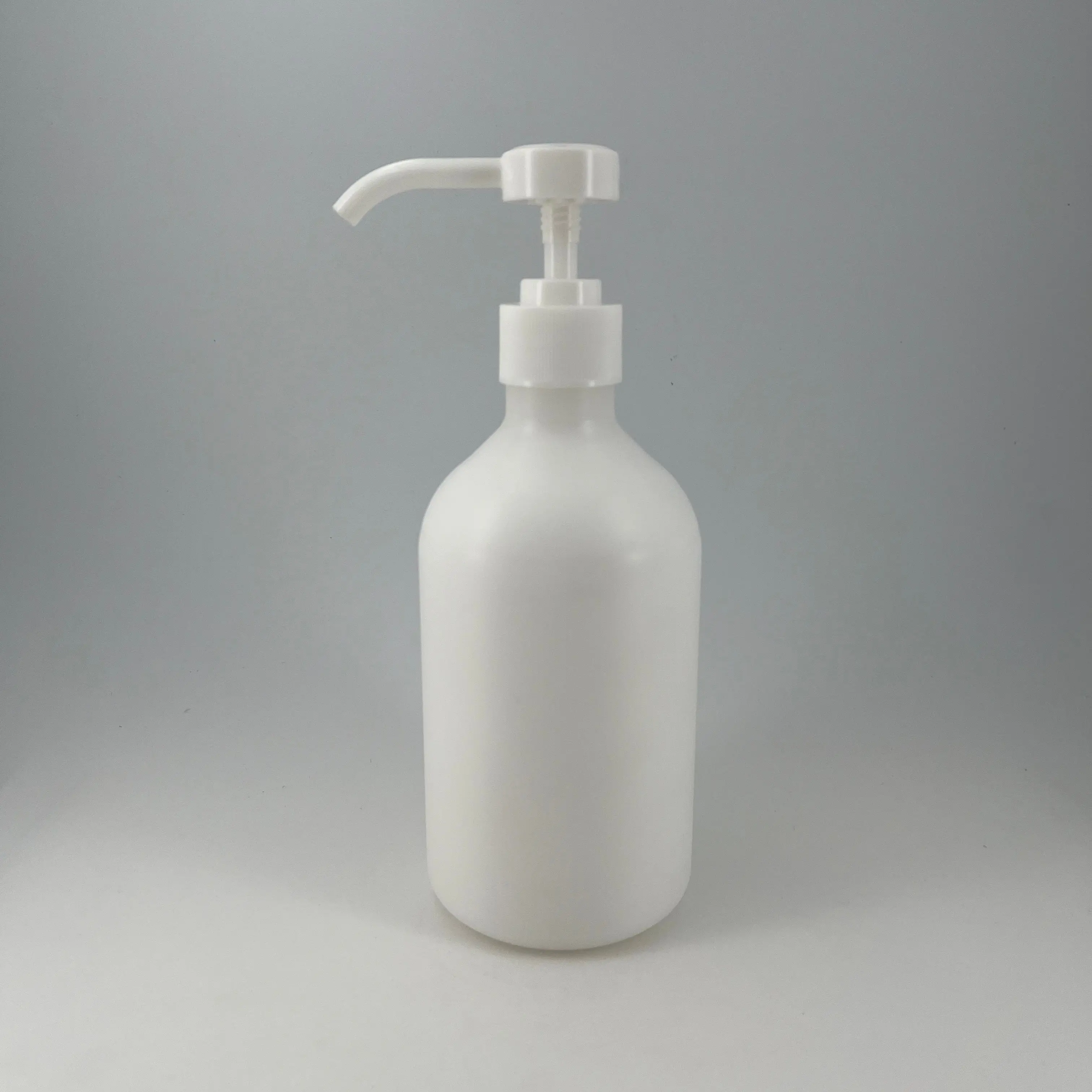Envases cosméticos PE de 500ml de alta calidad, botellas de champú de plástico redondas personalizadas con bomba de loción 28/410 24/410 para embalaje de piel