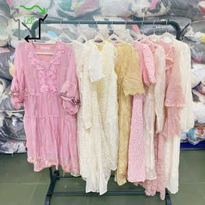 Vendita all'Ingrosso YIJIAYI Abiti Lunghi Floreali di Alta Qualità per Signore a Prezzi Accessibili con Eccellente Qualità - Product Image 1