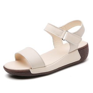 Nouvelles sandales d'été compensées pour femme en cuir souple à semelle souple, pour femmes d'âge moyen et âgées, à talon moyen et semelle tendineuse, à talon bas - Product Image 4