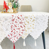 Nouveaux articles décoratifs de Noël : étoile dorée pour arbre, chemin de table jacquard, tissu pour café, et plus.