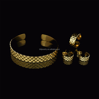 Vente en gros de bijoux en acier inoxydable de style européen et américain, bijoux tendance à la mode, bijoux pour femmes T30