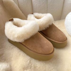 Bottes courtes pour femmes Snowflake à semelles souples, doublées de fourrure épaisse et entièrement recouvertes de fourrure, avec semelles épaisses, pour la maison, type demi-chaussons - Product Image 1
