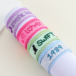 Lettres au design personnalisé Bracelet chaîne à la main Bracelet de tissage de mode brodé Bracelet pour les amateurs de musique - Product Image 1