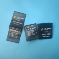 Étiquettes de soin pour vêtements en satin noir avec logo imprimé personnalisé et instructions de lavage