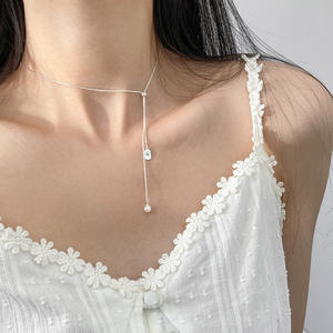 Collier en argent pur S925 orné de perles synthétiques et de diamants, style queue de poisson haut de gamme, accessoire élégant pour femmes - Product Image 1