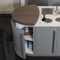 Meubles de cuisine modulaires haut de gamme modernes et personnalisés avec îlot incurvé, présentoir à vin LED, finition acrylique, charnières et robinet pour villa