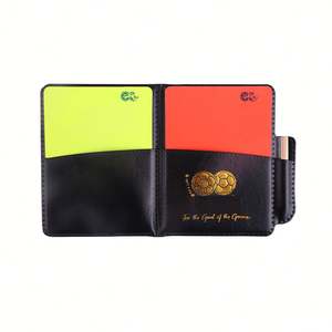 Équipement d'entraînement de football : Kit d'arbitre complet avec cartes, sifflets, drapeaux et lanceur de jetons pour les matchs - Product Image 3