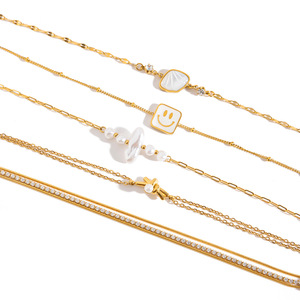 Conjunto de pulsera de cadena dorada con perla y dije de sonrisa para mujer, para uso diario. - Product Image 5