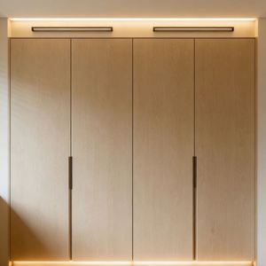 Armario de Madera Clara para Vestidor, Diseño Personalizado ODM para Toda la Casa, Iluminación LED Integrada, Almacenamiento de Alta Capacidad, Muebles para el Hogar - Product Image 3