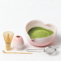 Ensemble de préparation de matcha en céramique pincée à la main, moderne et minimaliste, avec bol en forme de cœur, bec verseur et fouet Chasen