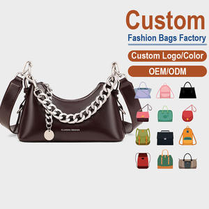 Bolso bandolera de cuero de grano completo – Diseño liso mate con correa de cadena plateada llamativa |   Eleventa la Presencia de la Marca y Refina los Detalles - Product Image 1