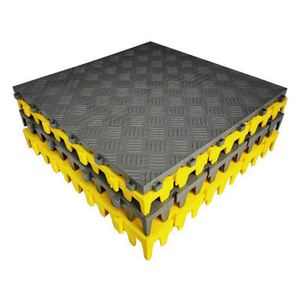 Tapis de lavage de voiture en plastique de 1,8 cm d'épaisseur, grille personnalisée en PP, assemblage arbitraire, antidérapant - Product Image 4