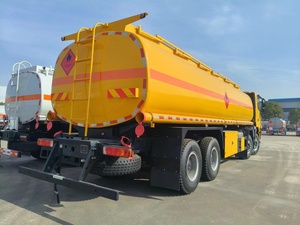 Quatre après huit camions-citernes Véhicules de transport de pétrole comestible Véhicules de transport de pétrole brut Véhicules de transport de pétrole lourd - Product Image 3