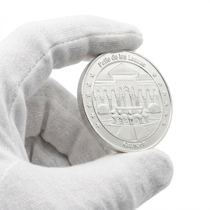 Pièce de monnaie plaquée argent de haute précision avec motif de blason pour l'induction en société d'honneur et les cérémonies de bourses - Product Image 3