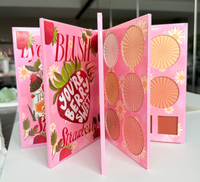 Palette de fards à paupières en gros motif fraise, 4 pages, design fruité, avec contour, blush et illuminateur, format livre