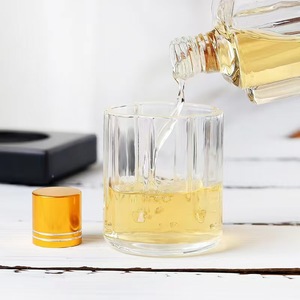 Tequila Vodka licor vidrio pistola revólver pistola whisky vasos conjunto decantador botella dispensador con 2 vasos de chupito - Product Image 4