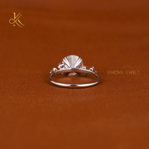 Exquisita alianza de boda de diamantes cultivados en laboratorio con brillo elegante, símbolo perfecto de compromiso de amor y vínculo para siempre - Product Image 6