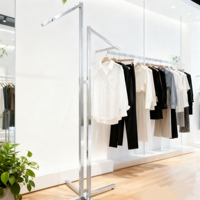 Rak Pajangan Baju Modern 2-Arah untuk Toko Pakaian, Stand Display Logam Standar Berkualitas Tinggi