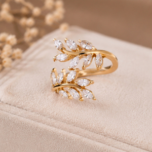 Anillo Ajustable con Hojas Chapadas en Oro y Circonita Cúbica, Anillo Abierto con Diseño Floral Inspirado en la Naturaleza para Mujer - Product Image 1