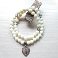 Bracelet de prière catholique en perles acryliques blanches, design double cercle avec breloque Saint en forme de cœur, pour la dévotion quotidienne
