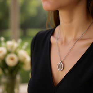 Collana con Ciondolo Diamante Angelina, Lettera D Placcata Oro, Catena in Acciaio, Design Minimalista per Uso Quotidiano - Product Image 2