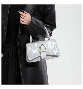 热销女士斜挎包时尚搭扣2026年流行女式单肩包 - Product Image 3