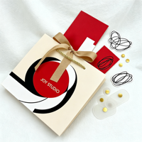 Sac de shopping en papier kraft beige crème recyclé de luxe avec votre propre logo, ruban et nœud pour emballage cadeau, impression personnalisée