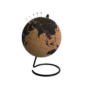 Globe en liège de bureau de taille moyenne avec Base en métal noir Durable, Globe mondial en liège, cadeaux et décoration Premium, vente en gros - Product Image 3