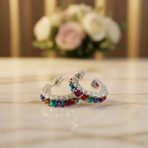 Pendientes Huggie Plateados con Cristales de Colores y Engaste de Canal para Mujer, Joyería Moderna para Uso Diario - Product Image 2